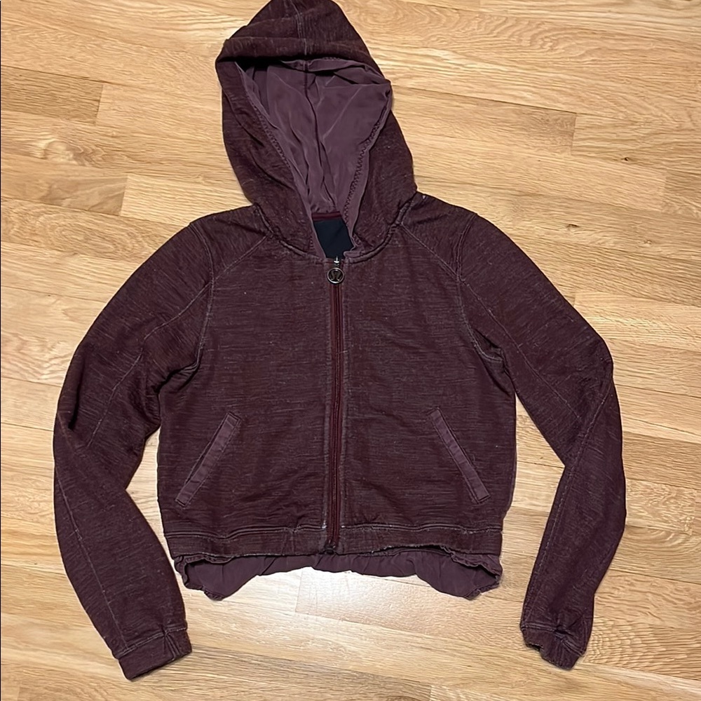 LULULEMON size 6 small Burgundy Hooded crop zip sweater ruffled jacket